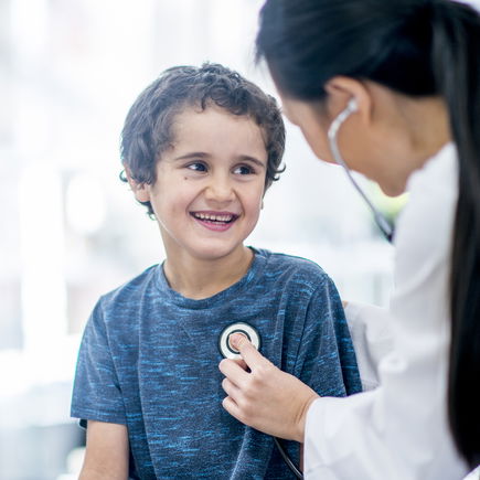 Was macht der Kinderarzt bei der U10-Untersuchung?