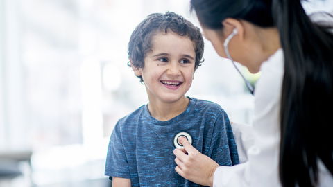 Was macht der Kinderarzt bei der U10-Untersuchung?