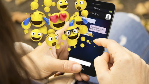 Ich frage für eine andere Mama: "Sind WhatsApp-Nachrichten ohne Emojis unhöflich?"