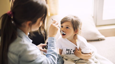 Hustensaft selber machen: Rezepte für Kinder und Erwachsene