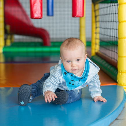 Ab wann haben Kleinkinder auf dem Indoorspielplatz Spaß?