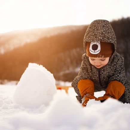 Spiele im Schnee: Die 18 lustigsten Ideen für eiskalte Tage