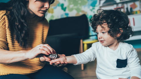 Homöopathische Hausapotheke: Alltagsbeschwerden bei Kindern lindern