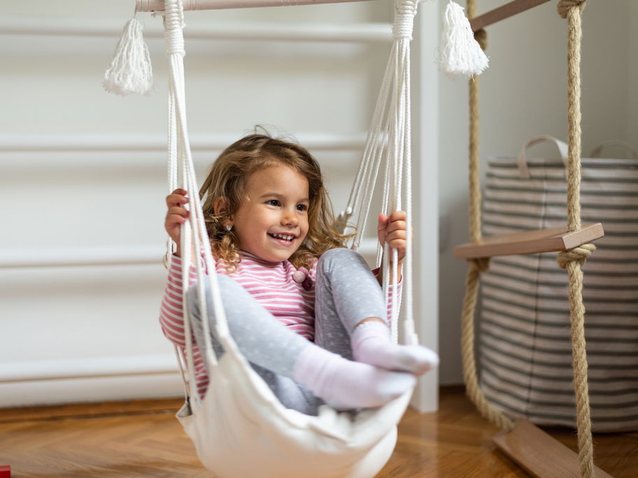 Schaukeln und Klettern im eigenen Kinderzimmer – der Traum eines jeden Kindes!