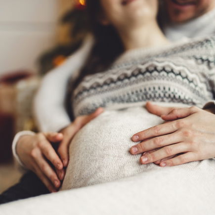 Extra Stillkleider kaufen? Unnötig: So könnt ihr trotzdem entspannt mit Kleid stillen!