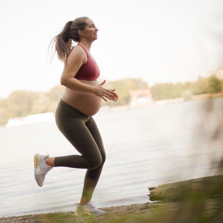 Joggen in der Schwangerschaft: Darauf solltet ihr wirklich achten!