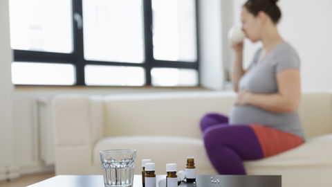 Globuli in der Schwangerschaft: Welche homöopathischen Behandlungsmittel helfen?
