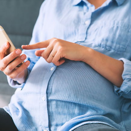 Alleingeburt via Notruf: Feuerwehrmann wird zum Geburtshelfer per Telefon