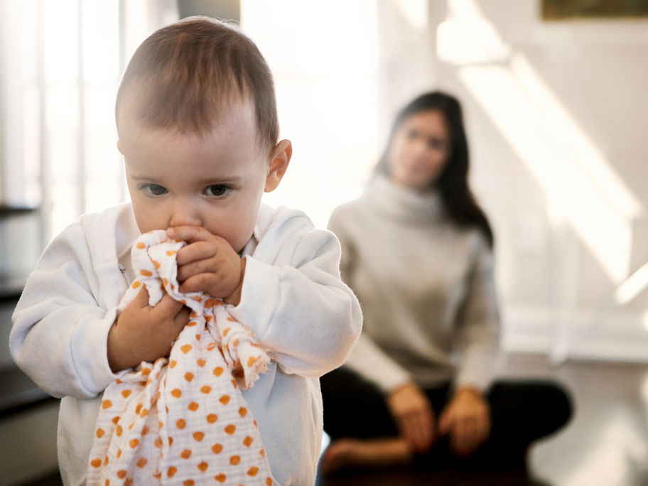 Wenn Babys fremdeln, kann ein T-Shirt helfen ...