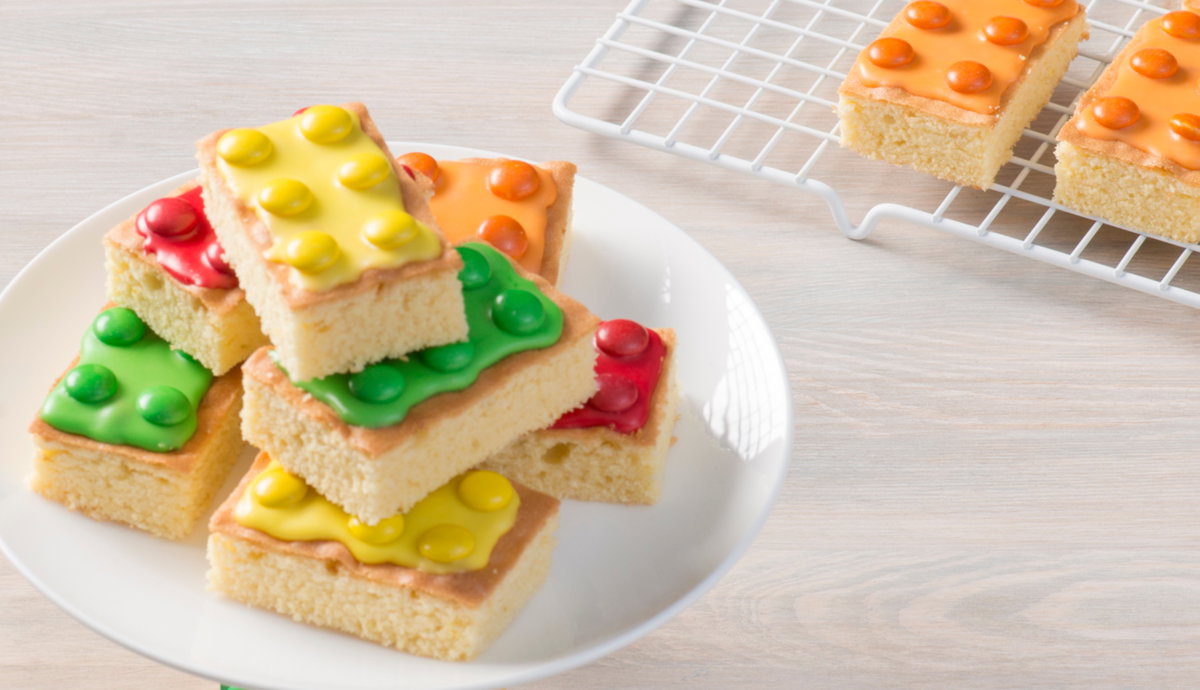 Dieser Fantakuchen ist als Lego-Bauklotz verziert.