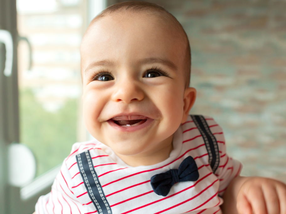 Mal ehrlich: Wann bekommen Babys eigentlich wirklich ihre ersten Zähne?