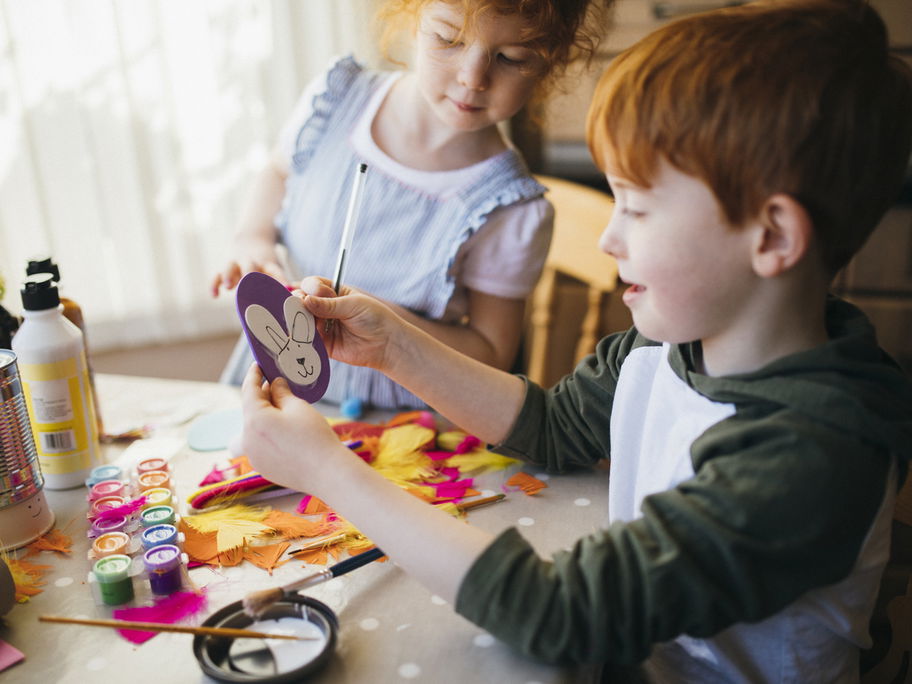 Osterhasen mit Kindern zeichnen und ausmalen: So einfach mit diesen Vorlagen!