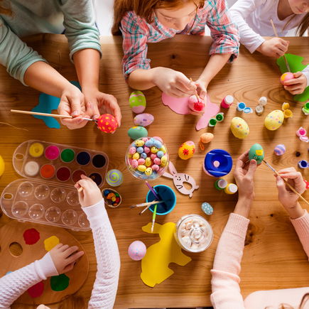 Osterbasteln mit Kindern – auch schon für die Kleinsten!
