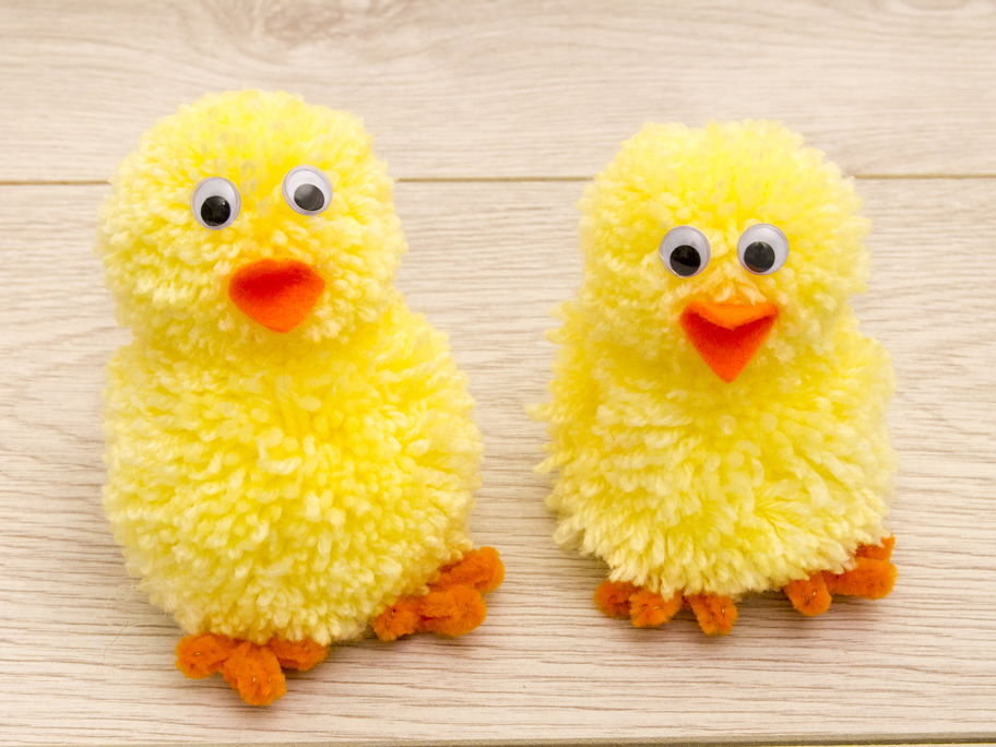 4 niedliche Ideen, wie ihr Osterküken mit Kindern bastelt