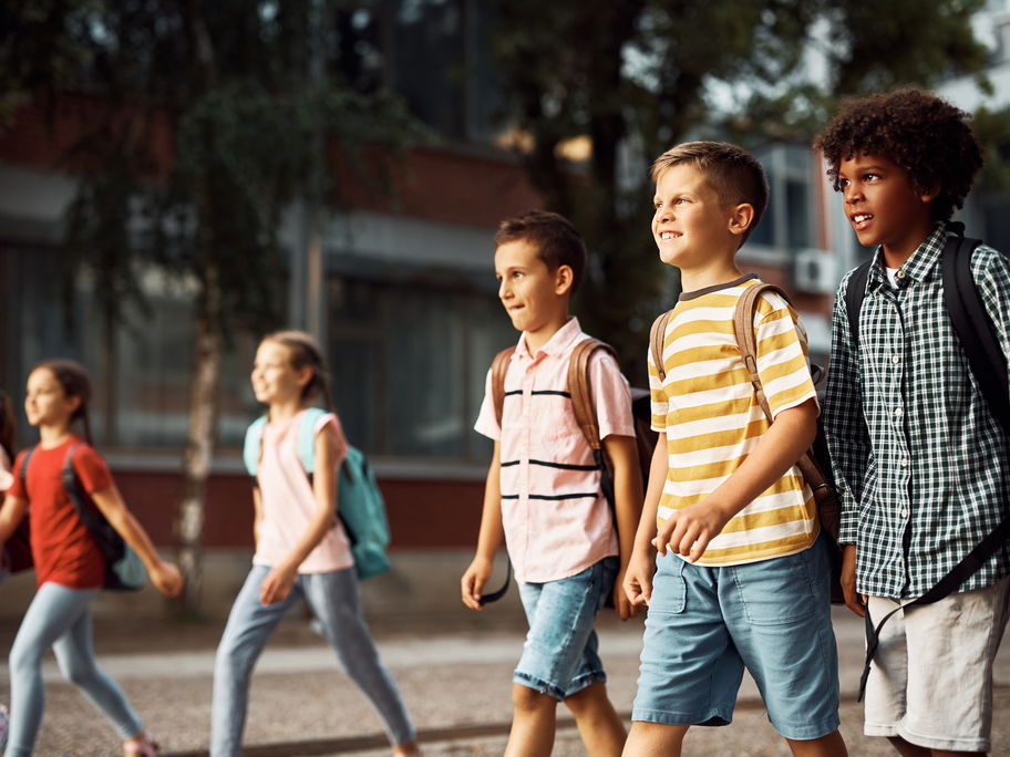 Fröhliche Schulkinder
