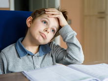 Schadet es Kindern, wenn Eltern bei den Hausaufgaben helfen?