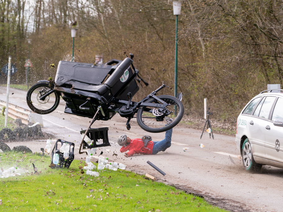 Ein simulierter Unfall mit einem Lastenrad.