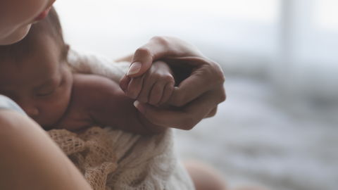 "Hauptsache, das Baby ist gesund!" Warum dieser Satz nach einer Geburt ganz schön verletzen kann