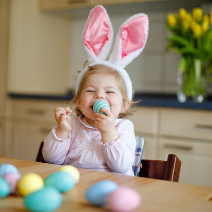 Eier färben mit Rasierschaum: DIY-Tipp zu Ostern