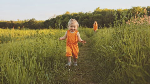 Typisch August-Baby! Die interessanten Eigenschaften der Sommerkinder