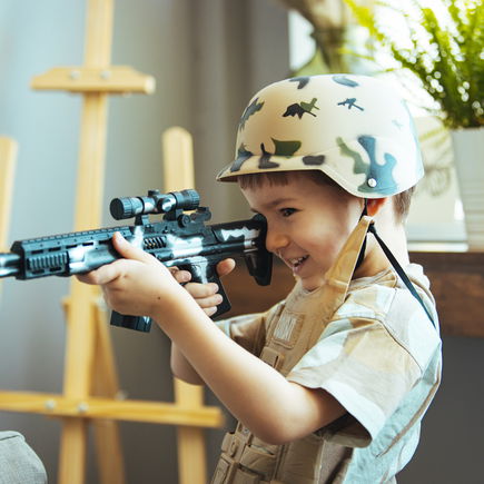 Spielzeugwaffen für Kinder: harmlos oder bedenklich?