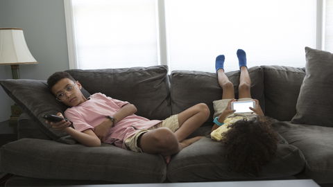 "Mamaaa, mir ist langweilig!" Nein, wir müssen Kindern nicht STÄNDIG Programm bieten!