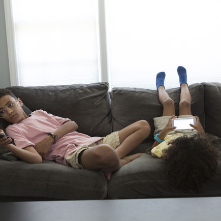 "Mamaaa, mir ist langweilig!" Nein, wir müssen Kindern nicht STÄNDIG Programm bieten!