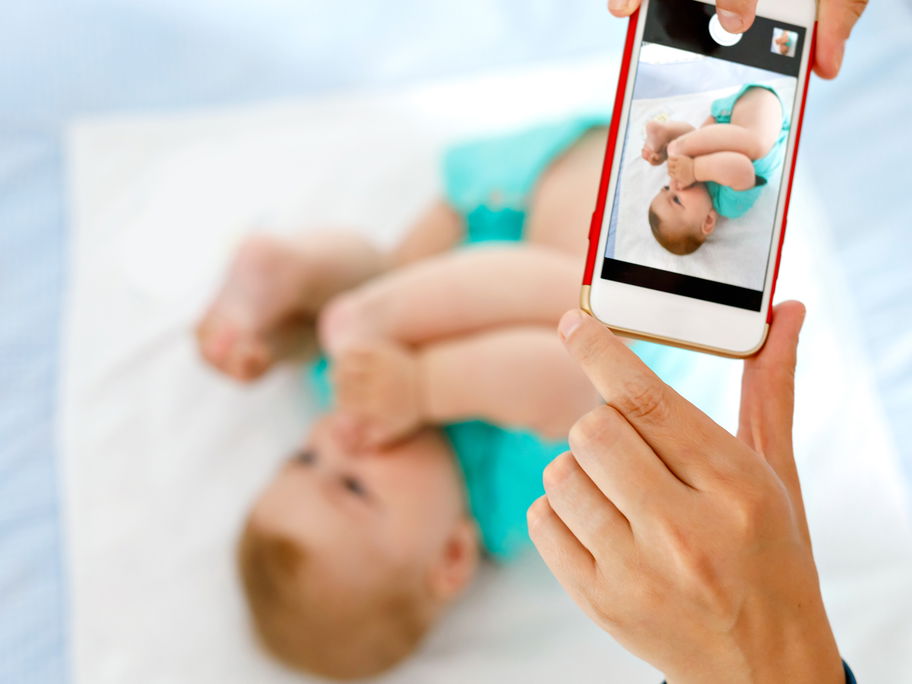 Baby wird fotografiert