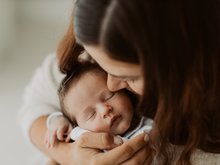 Zuckersüß: Das sind die beliebtesten Posen beim Baby-Foto-Shooting