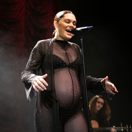 Jessie J ist schwanger nach einer Fehlgeburt – und ihr Auftritt rührt zu Tränen