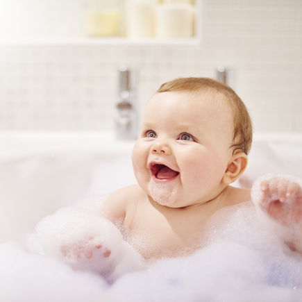 Wassertemperatur für Babys: So warm sollte das Badewasser sein