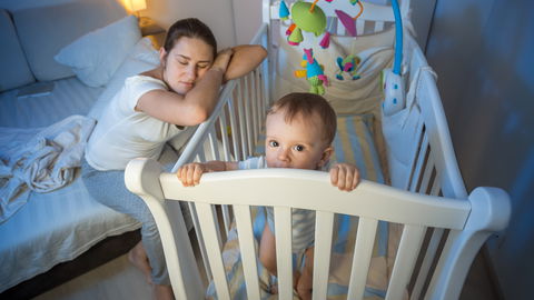 7 Fehler, die Eltern beim Thema Babyschlaf immer wieder machen