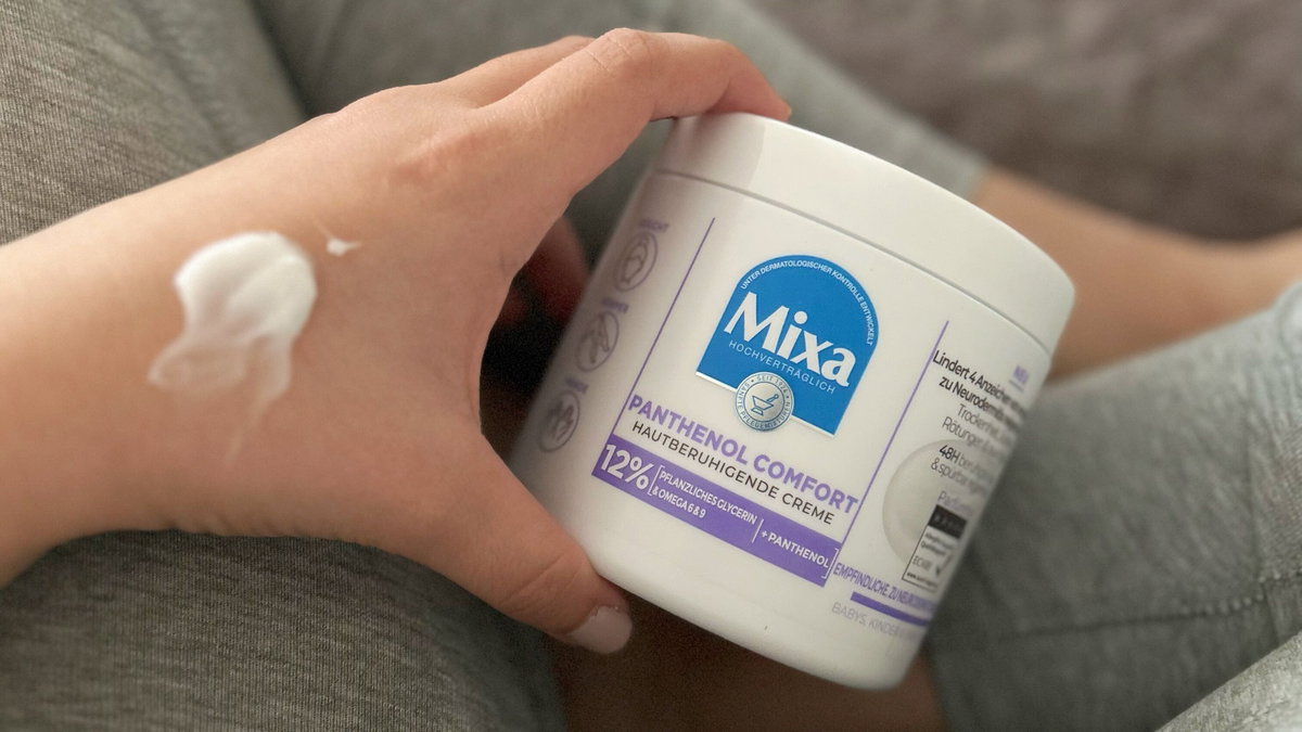 Mama Daniela nutz die Creme von Mixa gern für ihre trockene Haut