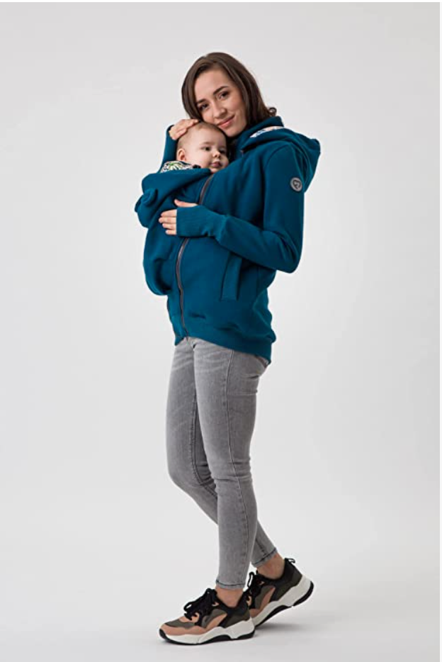 Mama mit Baby in Tragejacke von FUN2BEMUM
