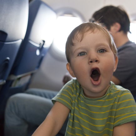 Flugbegleiterin verrät: 13 Insider-Tipps, die alle Eltern kennen sollten