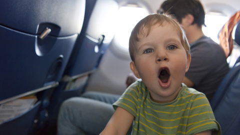Flugbegleiterin verrät: 13 Insider-Tipps, die alle Eltern kennen sollten