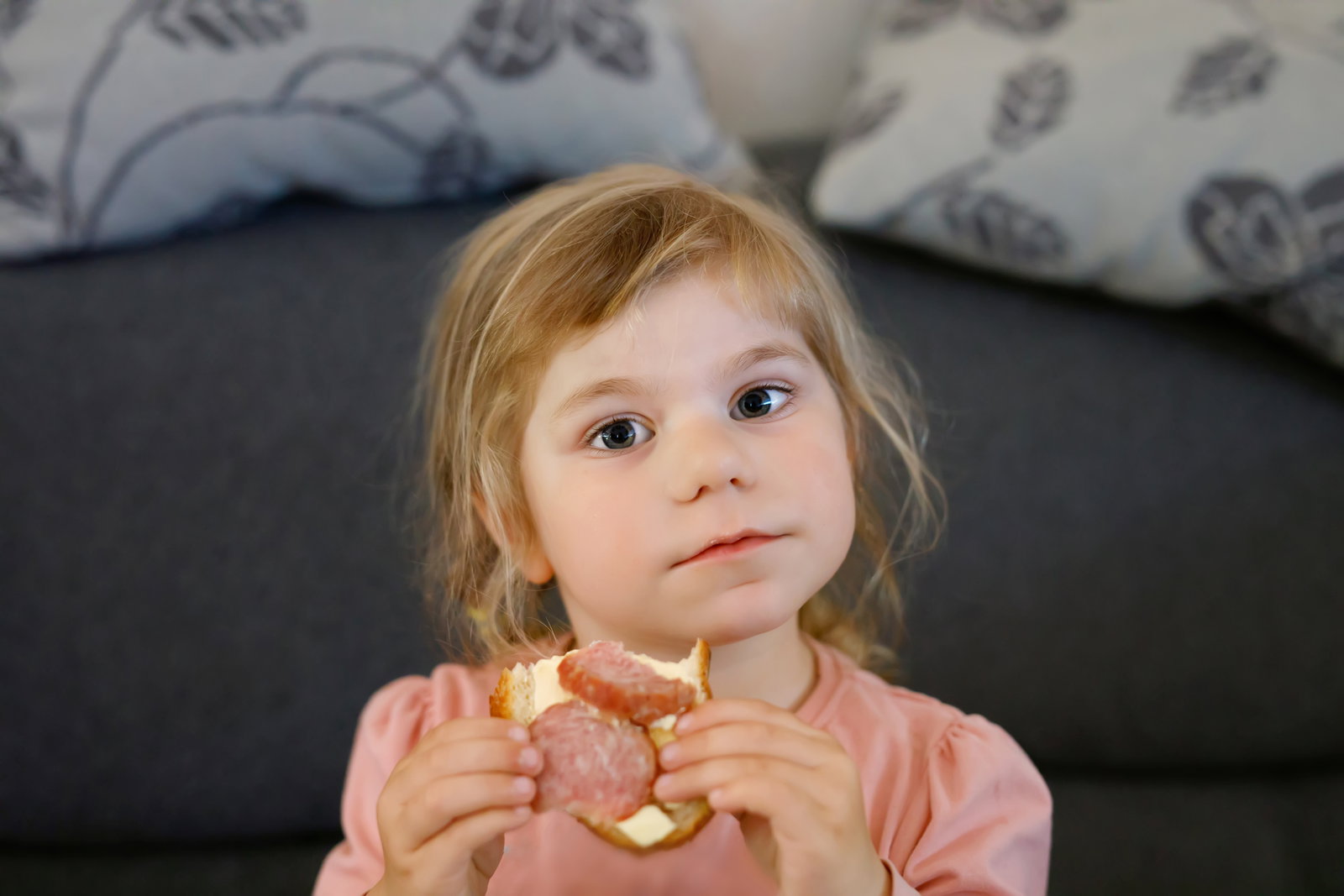 Schon gewusst? Kleine Kinder dürfen keine Salami essen!