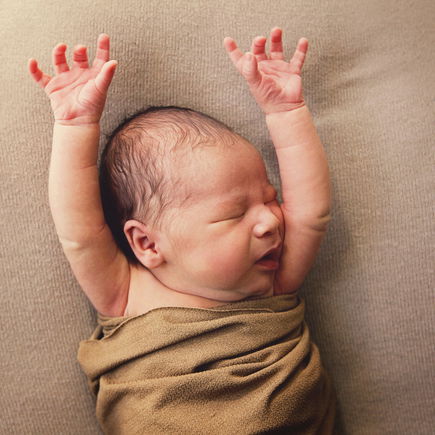 Der Moro-Reflex bei Babys ist überlebenswichtig