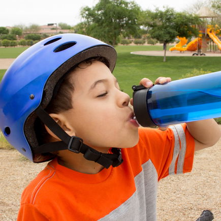 Diese Tücken birgt das Reinigen der Trinkflasche: So eklig!