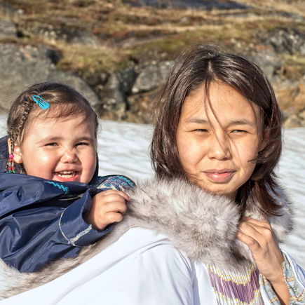 Erziehung bei indigenen Völkern: Wie die Inuit Kinder bei einem Wutanfall bändigen
