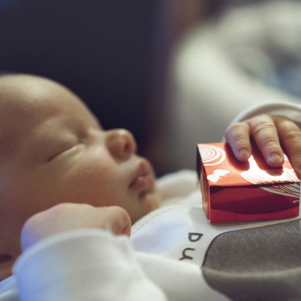 Geschenke zur Geburt: unvergessliche Gesten, die das Herz berühren