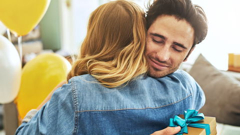 Freude garantiert: Die coolsten Papa-Geschenke zur Geburt!