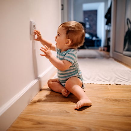 Kindersicherungen getestet – einige sind lebensgefährlich!