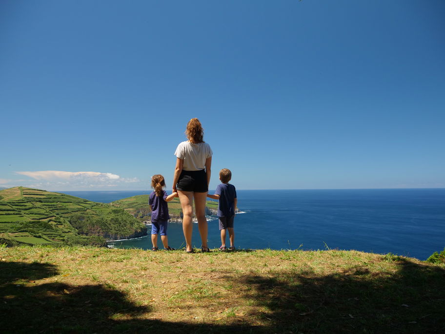 Ausblick von der Klippe auf Sao Miguel