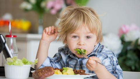 Mit diesen Tricks bringt ihr euer Kind dazu, Gemüse zu essen 