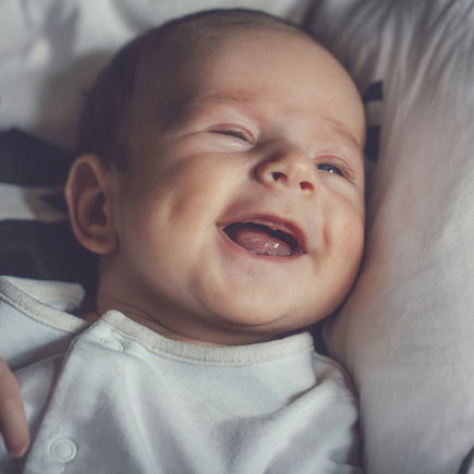 Ab wann können Babys lachen und lächeln? 