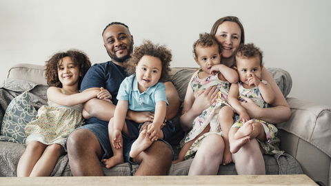 4 unter 4: Diese Mama macht keinen Hehl daraus, dass sie Hilfe in Anspruch nimmt!
