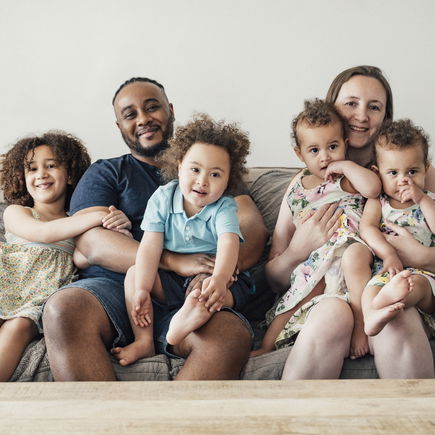 4 unter 4: Diese Mama macht keinen Hehl daraus, dass sie Hilfe in Anspruch nimmt!