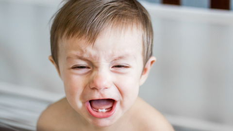 Bekommen Babys vom Zahnen wirklich Durchfall?