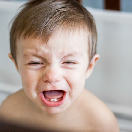 Bekommen Babys vom Zahnen wirklich Durchfall?